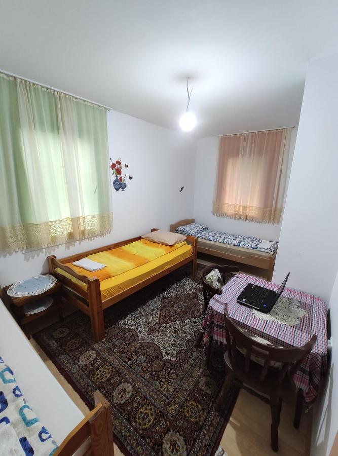 Privatni Smjestaj "Mratinje" Guest House Pluzine Luaran gambar
